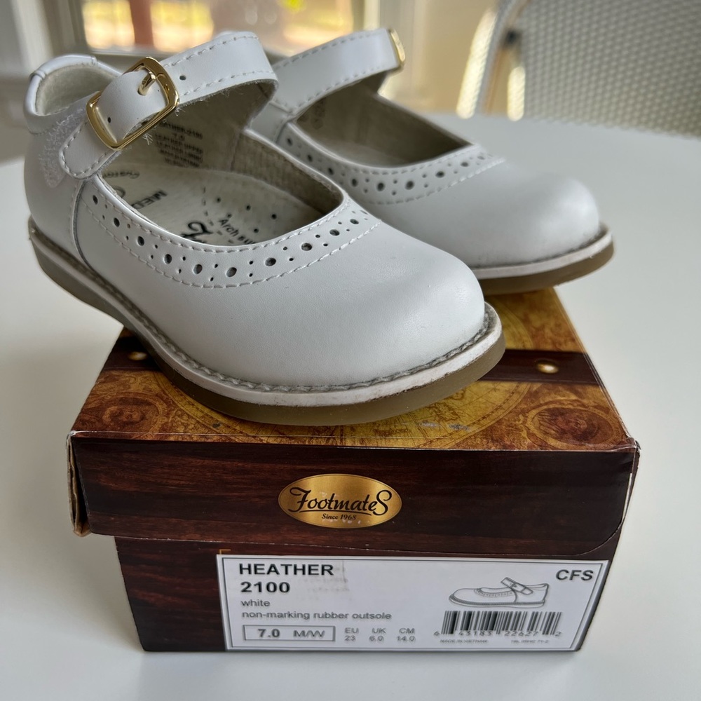 Footmates Heather Mary Janes in White Size 7 EUC